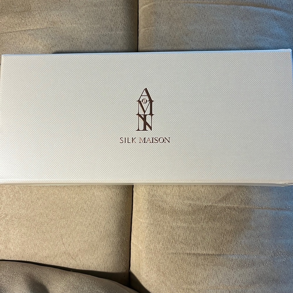 REAL SILK evening bag. BRAND NEW!!